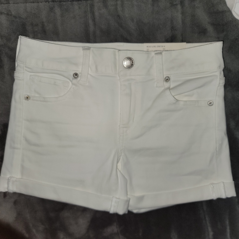 American Eagle Low Rise White Shorts Size 4